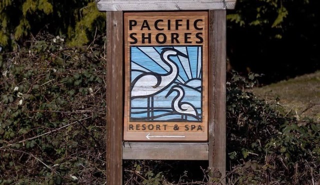 Coastal Oasis ★ Ocean ★ 1 Bdrm ★ Stocked Kitchen in Nanoose Bay