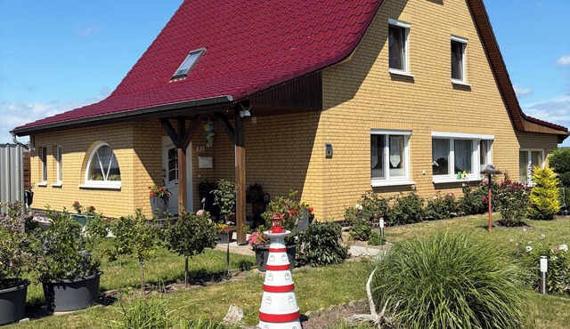 Comfortable, affordable, quiet, located at the harbor and surrounded by meadows, pets welcome in Pruchten