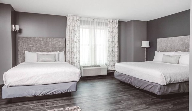 Comfortable, Pet-Friendly Stay w/Firepits, Gym & Garden Pergolas l Four Rooms in Zion