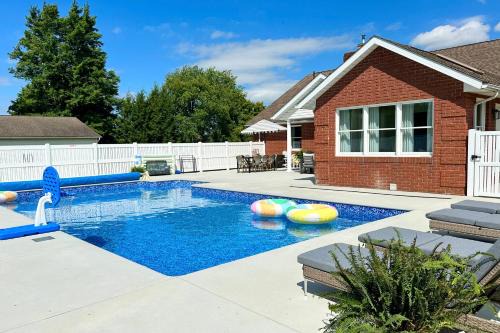 Country Comfort with Pool Family & Groups in Dundee