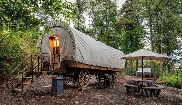 Covered Wagon with Salt Water Hot Tub in Paradise