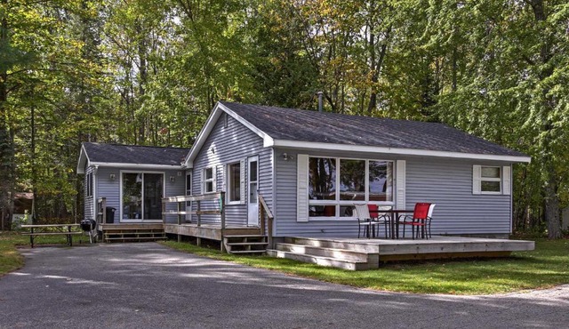 Cozy Alanson Cottage - Steps to Dock on Burt Lake! in Alanson