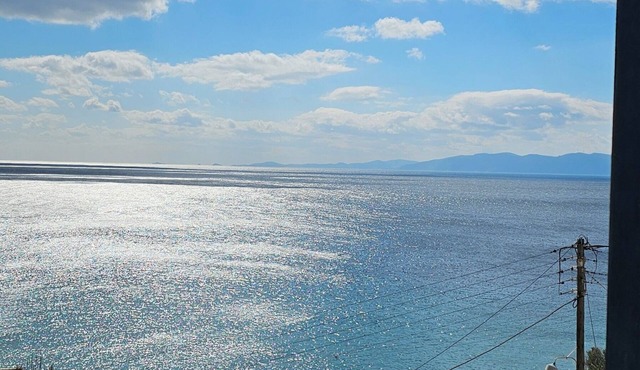 Cozy apartment on the beach, ideal for families. in Ormos Isternion