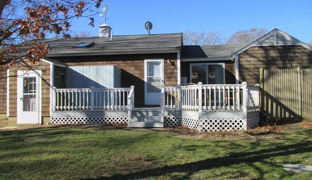 Cozy, Clean, Bikes, Kayaks, Laundry, Ferry Tickets, Near Bike Path and Town in Oak Bluffs