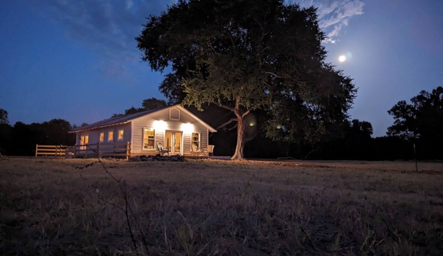 Dairy Barn Charm - Close to SFA and Nacogdoches with Country Quiet in Nacogdoches