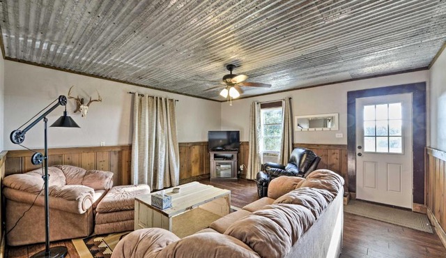 Day Trip to Waco & Temple: House on Cattle Farm in Lorena