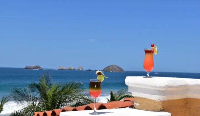 Deluxe Beach Front Villa “Tesoro B” in Ixtapa Zihuatanejo