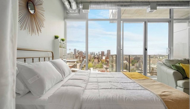 Designer Studio in the Sky - Views, AC, Patio in Calgary