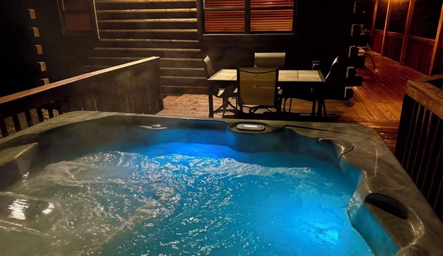 Enchanted Forest Whispering Pines- 2 bedroom Cabin with Hot Tub! Hiking Trail & Cave on property! in Eureka Springs
