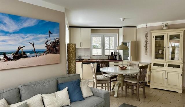 Exclusive apartment with garden and fireplace near the beach in Zingst