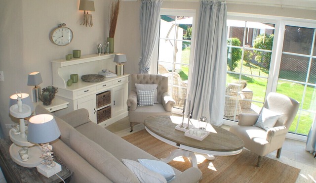 Exclusive apartment with garden and fireplace near the beach in Zingst