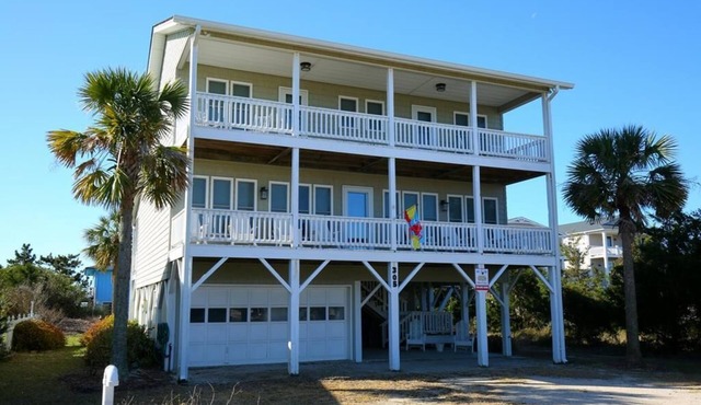 Experience coastal bliss at Holden Haven, a spacious 4-bed retreat in Holden Beach. in Holden Beach