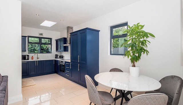 Family-friendly house with 3 bedrooms, driveway and garden! in Malahide
