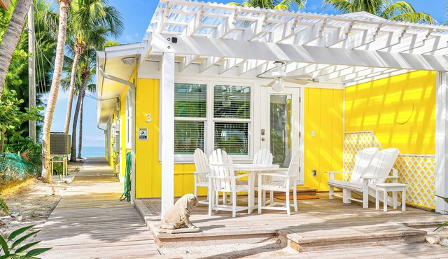 Four Beach Lovers 3 · Garden & Gulf · Solar · 5 Seconds to Beach in Holmes Beach