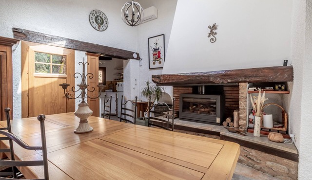 Bed and breakfast 'Oranger Chambre Double Vue Jardin' with Shared Garden, Wi-Fi and Air Conditioning in Sainte Colombe de la Commanderie