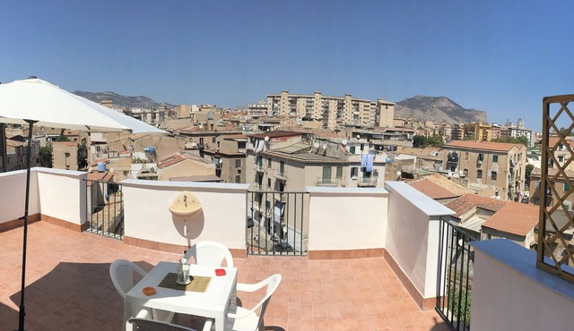 Frank's house - flat with terrace in the centre in Palermo