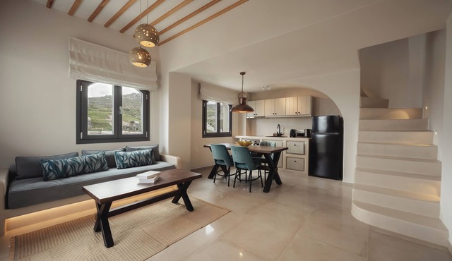 Galaria Serenity Suites in Santorini