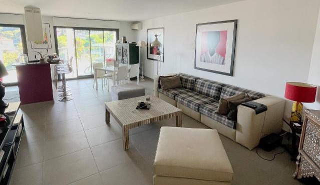 Grand 3 pièces avec terrasse vue mer tout confort in Beausoleil
