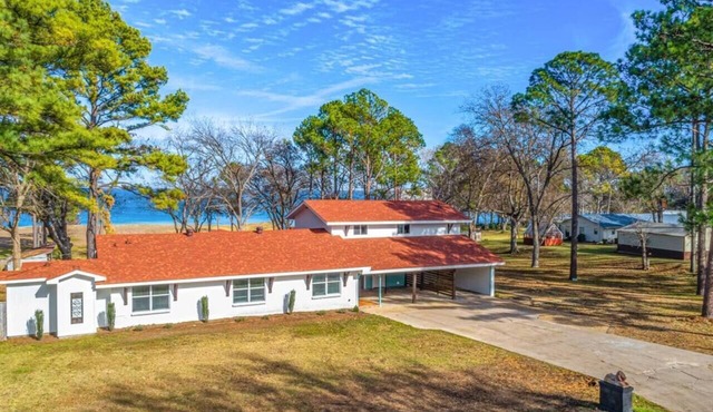 Great for Large Group- Waterfront/Kayaks/Dock! in Wills Point