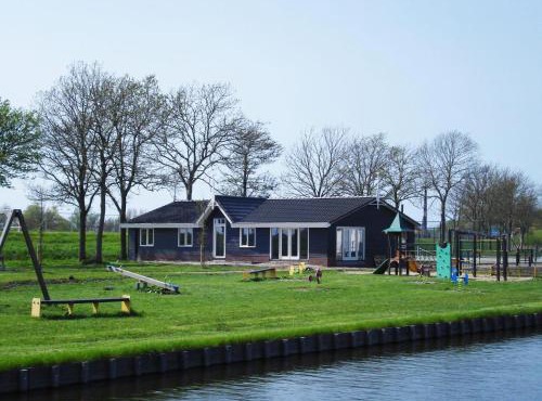 Group accommodation De Beemster with Sauna | 14 persons in West-Graftdijk