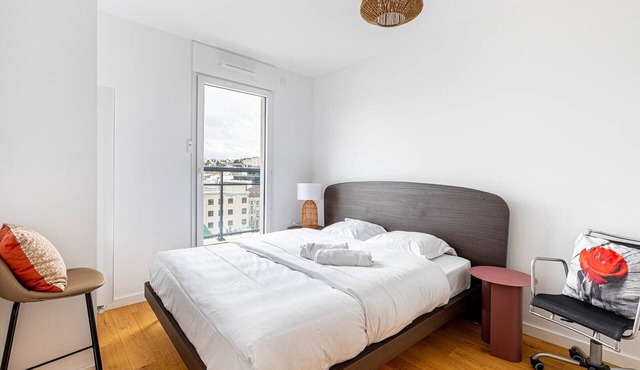 GuestReady - Chic cocoon with a balcony in Suresnes