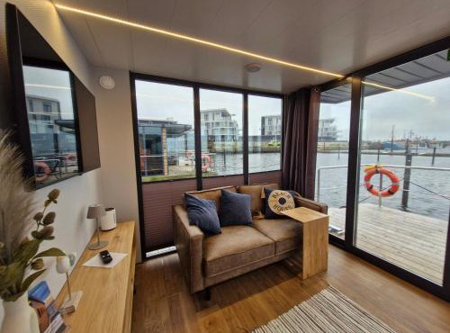 Hausboot Fjord Cirrus Solarboot mit Biosauna in Wendtorf in Wendtorf
