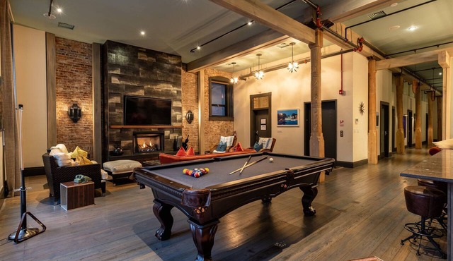 Heart of Downtown- 4 BR Walk to Everything!-Amazing loft close to everything! in North Nashville