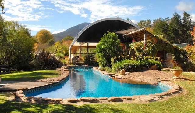 Hideaway Chalet with Spa, Near Bright & Falls Ck in Tawonga South