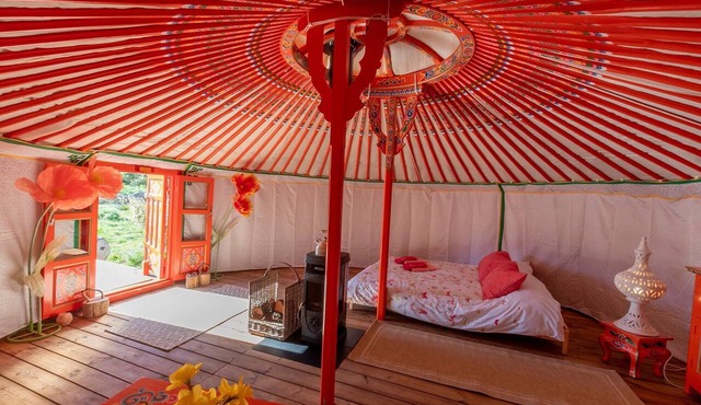 Holiday Home “Yourte Bulle De Sainte-Baume” with Wi-Fi in Plan-d'Aups-Sainte-Baume