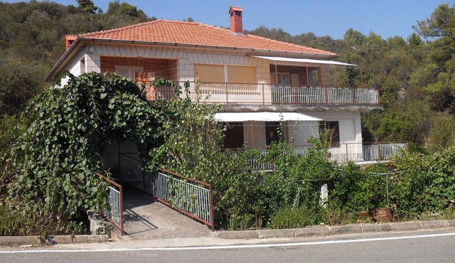 Holiday home with terrace and air conditioning in Zaglav