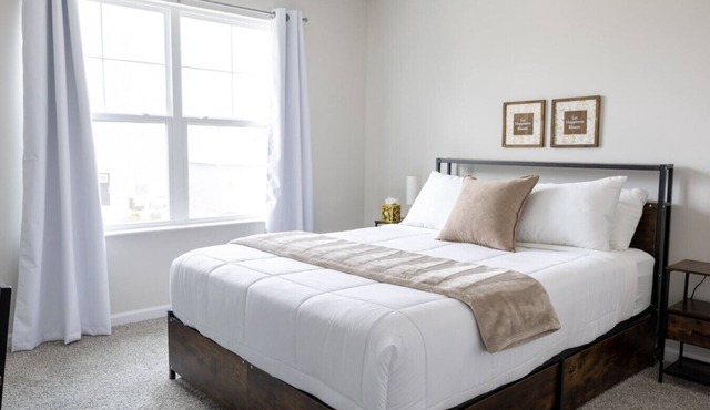 Holistic Campus Rental, LLC - Three Bedrooms in Oxford