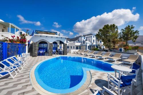 Honeymoon Beach Studios in Perivolos
