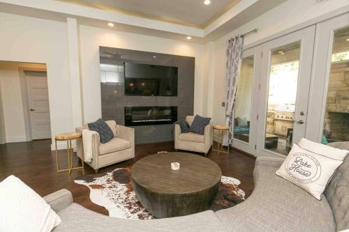 Horseshoe Bay Stunner! Luxury! in Horseshoe Bay