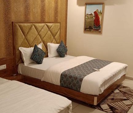 HOTEL RR in Vadodara
