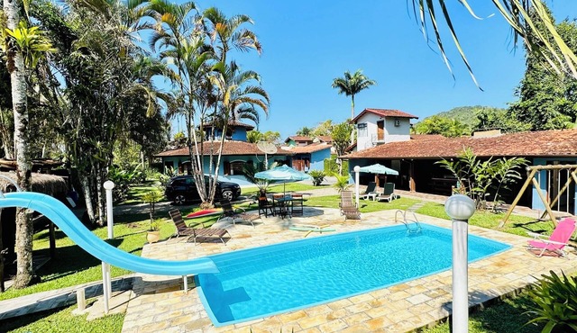 House cond. Itamambuca, split air, 60m beach, Wi-Fi, swimming pool, playground, billiards in Ubatuba