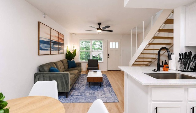 Ideal 2BR king suite close to UT, Moody Center in Austin