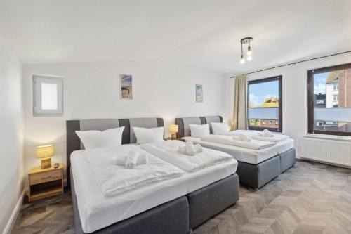 Infinity Stay Kaiser Wilhelm Bruecke in Wilhelmshaven