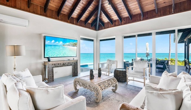 Inspiration Point, Newly Renovated, Heated Pool and Year-Round Sandy Beach in Moore Hill