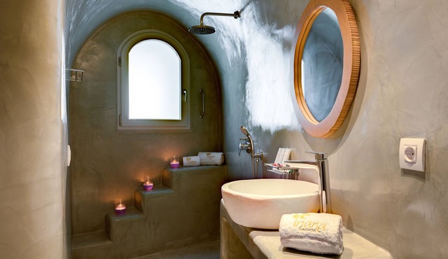 Iriana Suites in Santorini