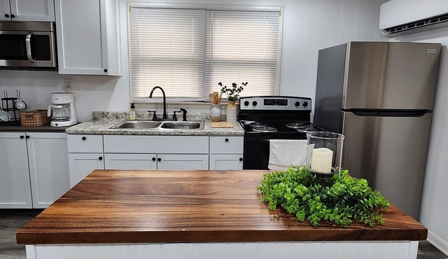 Kellie's Cottage! Guest Favorite! Pet Friendly! in Mount Vernon