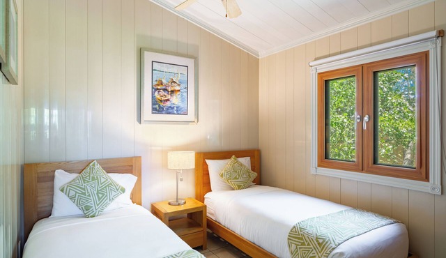 Kokomo Classic 2 Bedroom Cottage in Venetian Road Settlement