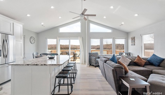 Lakeview Oasis has a panoramic lake view from the deck perfect for any getaway! in Rogers