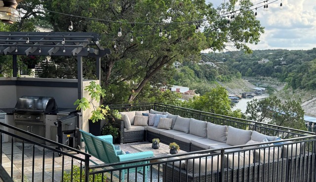 Lakeway Waterfront, Lake Travis, Private Dock & Hot Tub in Lakeway