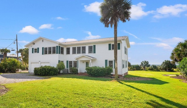 Large Oceanfront Pet Friendly Home perfect for Family Getaways at the Beachcombe in Myrtle Beach