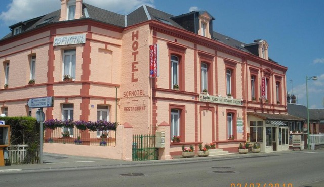 Logis - Hôtel et Restaurant Le Sofhotel in Forges-les-Eaux
