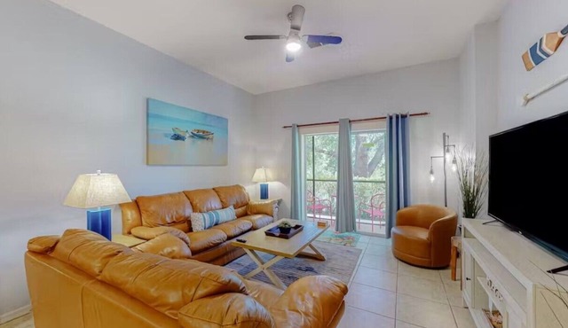Lovely 1st floor 3-bdrm condo at Resort near Disney, Universal + pools, hot tubs in Davenport