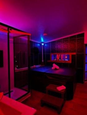 Loveroom L'1TIMISTE CDS in Neuilly-Plaisance