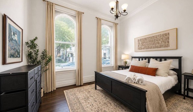 Lux Historic 2BR near Stadiums, Downtown in Cincinnati
