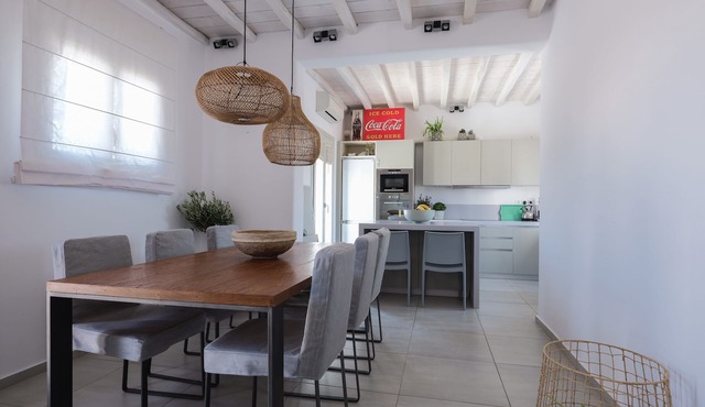 Lux Villa, 5 Master BR, Private Pool, Sunset View! in Mykonos