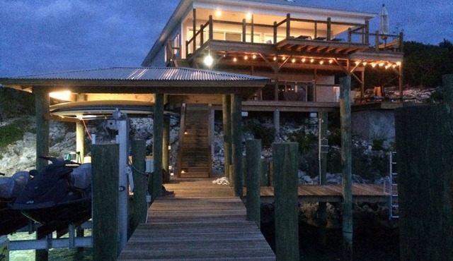 Luxury 5BR,4 Bath. Oceanfront Home with dock in Staniel Cay in Staniel Cay